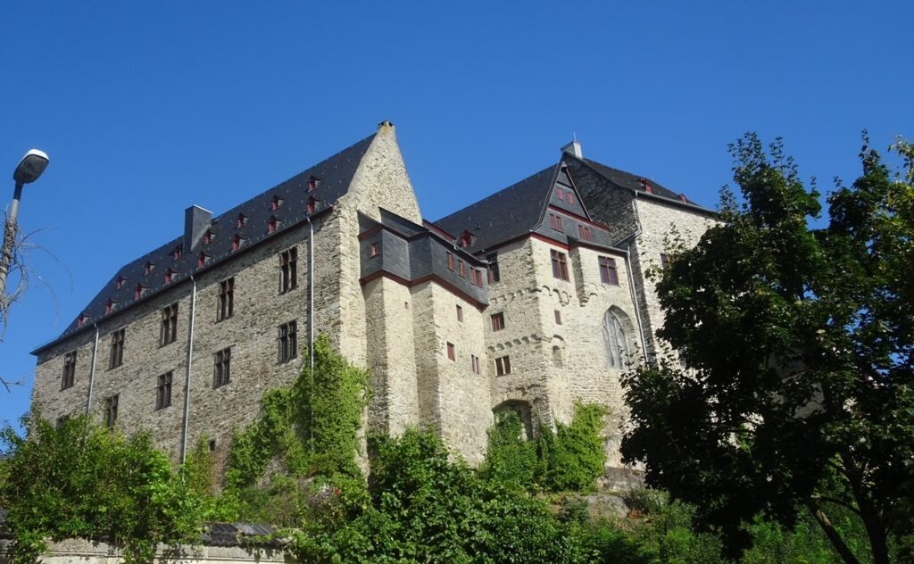 Benefiz-Kalender-2024-mit-Limburg-Motiven