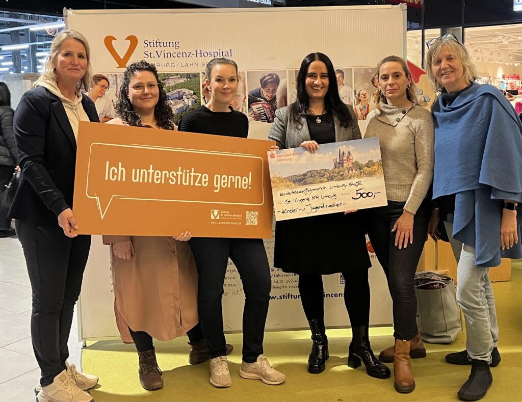 Stiftungsmitglied Stephanie Opel und Stiftungsbeauftragte Michaela Winkler und die Initiatorinnen