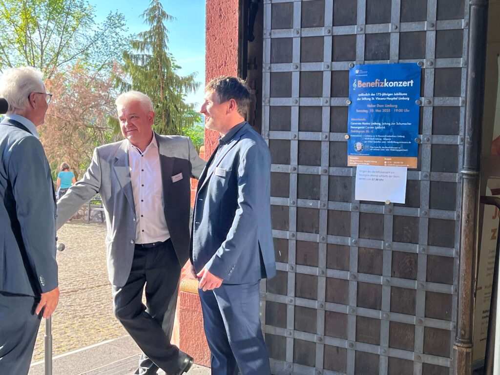 Die Domküster haben das Domportal geöffnet- Es kann losgehen …