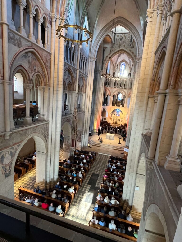 Gäste im Dom von oben