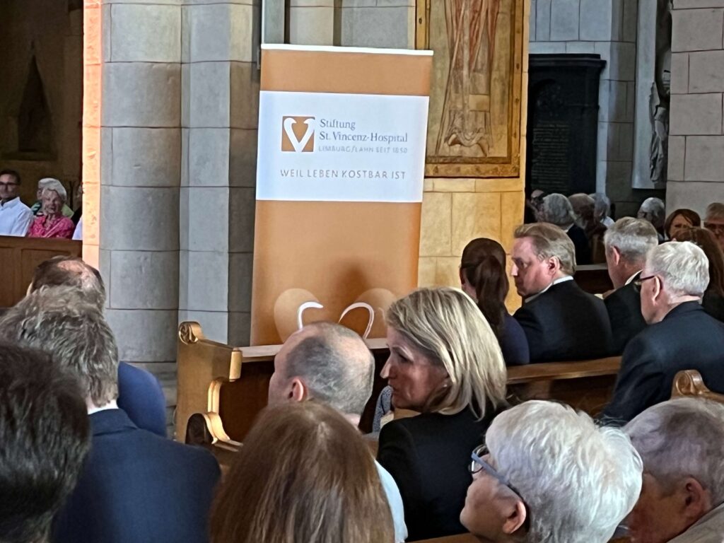 Vertreter von hinten