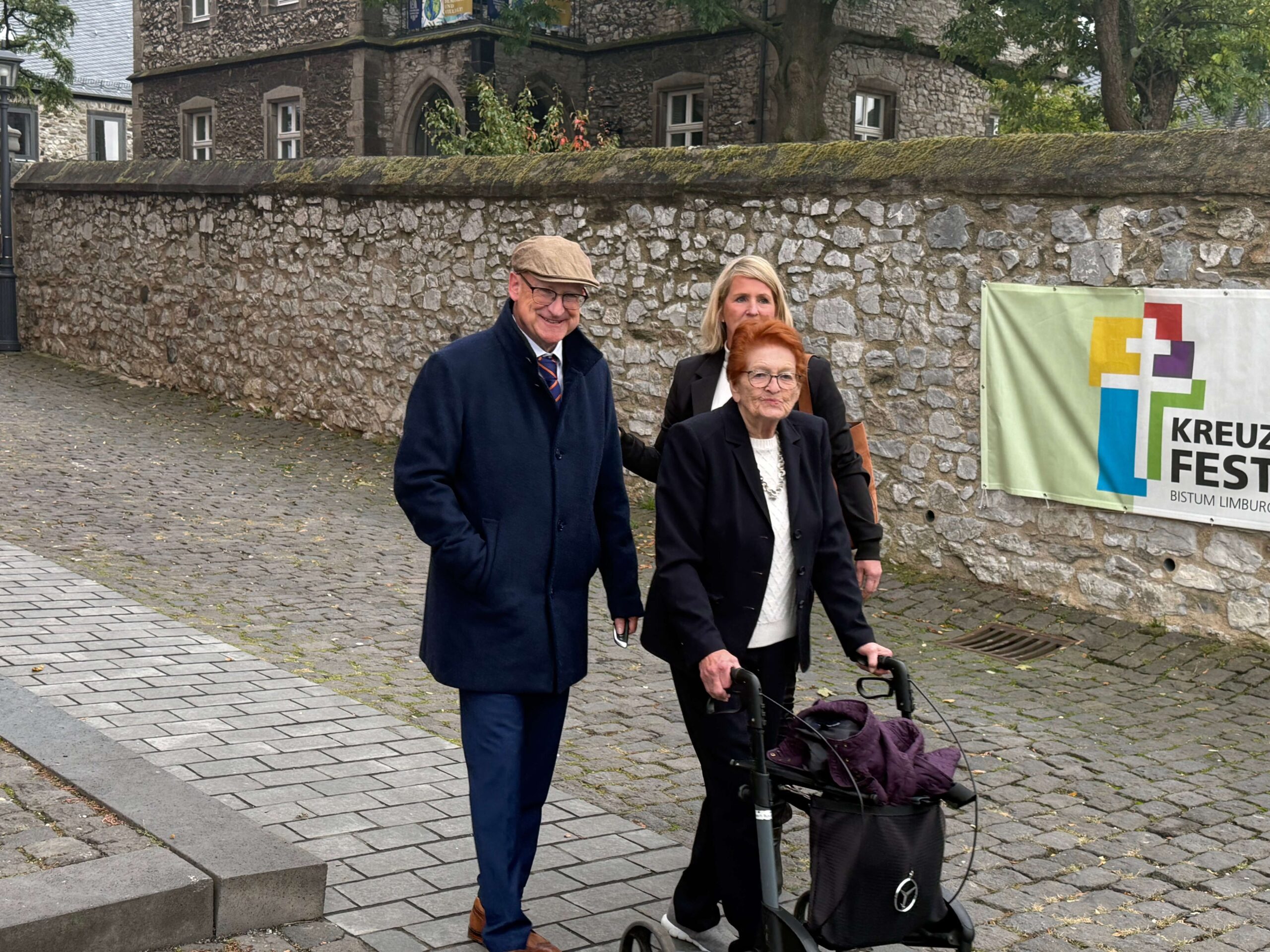 Bürgermeister Michael Ruoff von der Sankt Anna Stiftung Hadamar und Ihrer Tochter Stiftungsratsmitglied Stephanie Opel