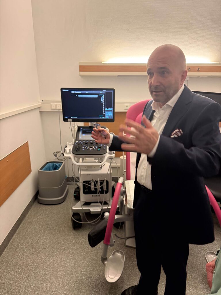 Dr. Peter Scheler, Chefarzt der Frauenklinik