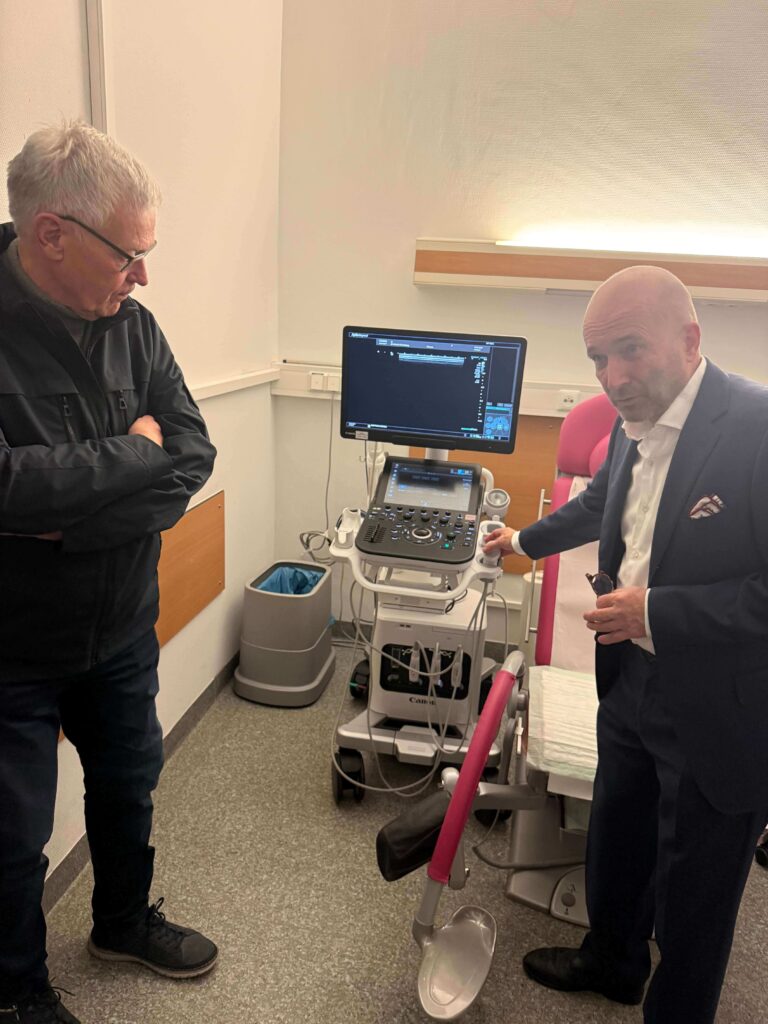 Dr. Peter Scheler, Chefarzt der Frauenklinik und Stiftungsvorsitzender Martin Richard