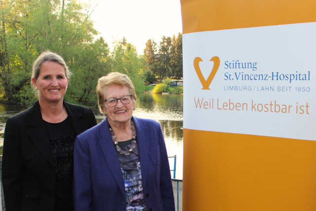 Irmgard Busch als langjähriges Mitglied im Verwaltungsrat und zeitweise als stellvertretende Vorsitzende der Stiftung St. Vincenz-Hospital Limburg. (1)